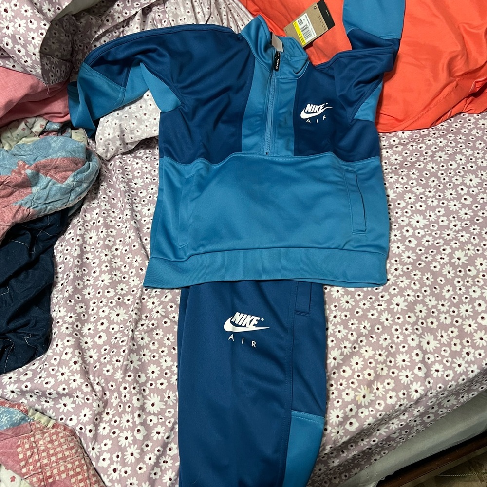 Nike boys size small